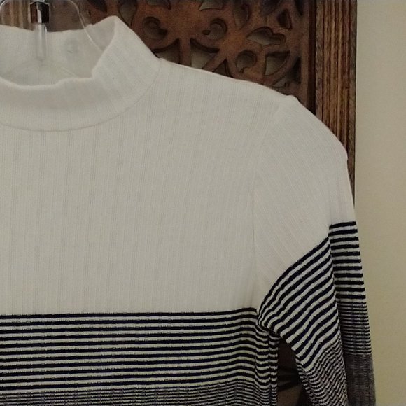 Women's size XS MNG Casual long-sleeve top with striped / block color pattern - Picture 3 of 9